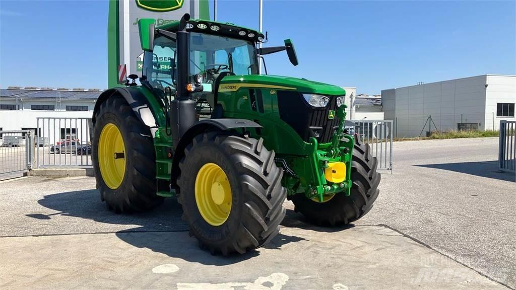 John Deere 6R 215 Трактори