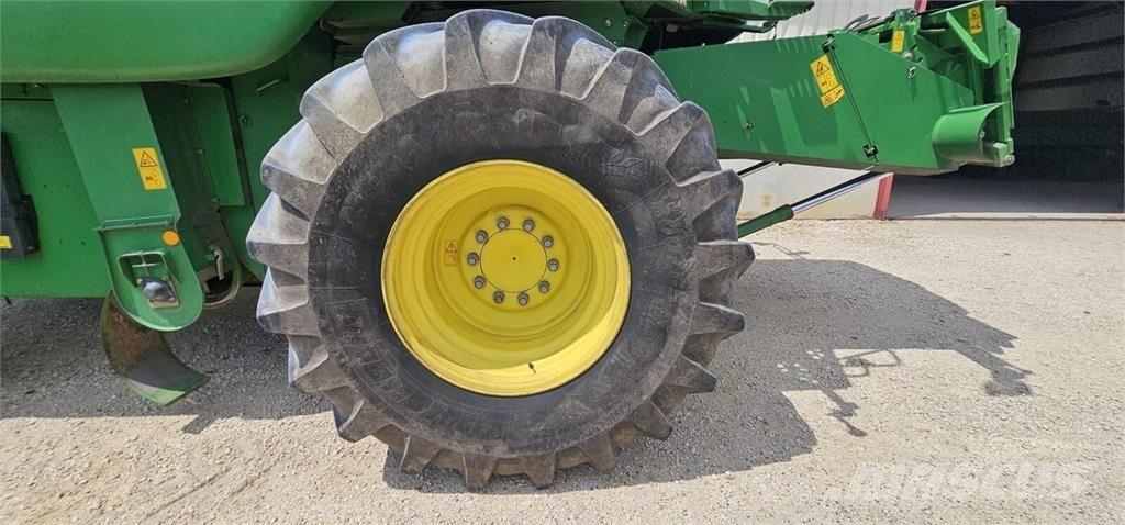 John Deere T550 Зернозбиральні комбайни