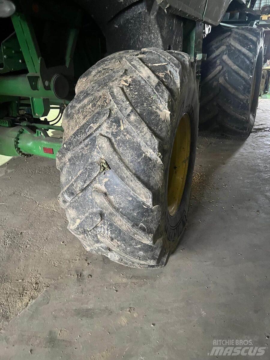John Deere T670 Зернозбиральні комбайни