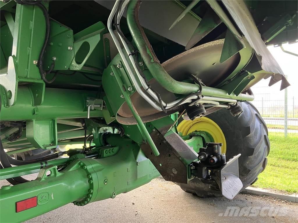 John Deere T670 Зернозбиральні комбайни