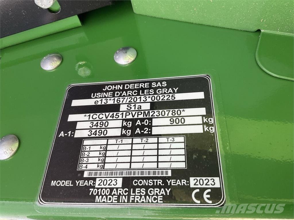 John Deere V451 M Рулонні прес-підбирачі