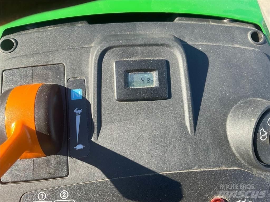 John Deere X167R Комунальна техніка - Інші