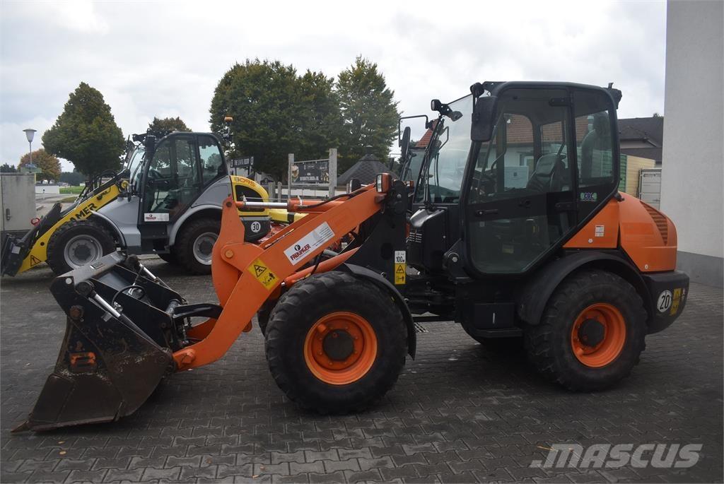 Komatsu WA70-7 Фронтальні навантажувачі