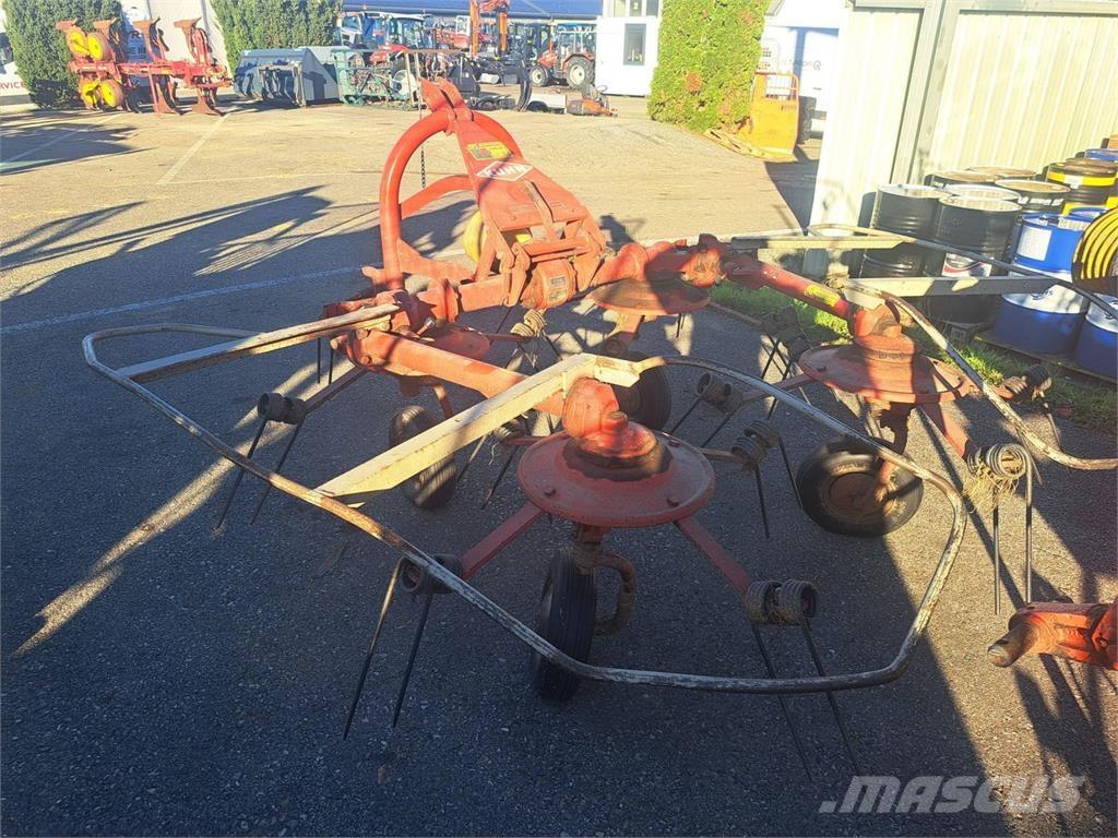 Kuhn 4 Kreisel Граблі і сінозворушувачі