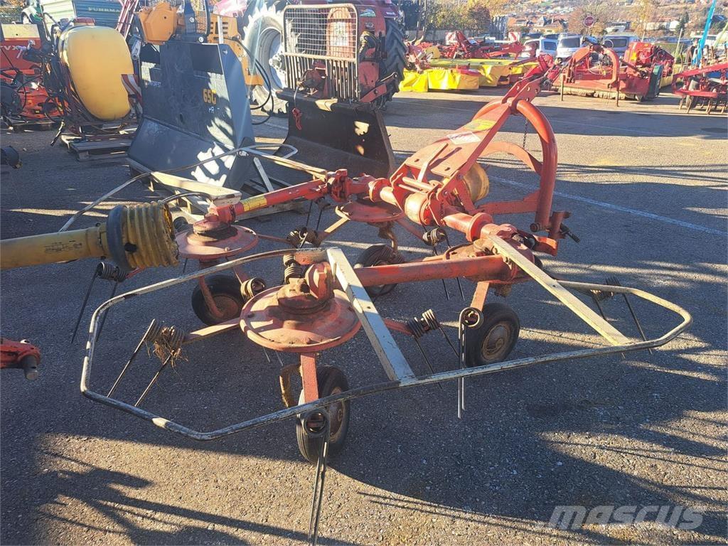 Kuhn 4 Kreisel Граблі і сінозворушувачі