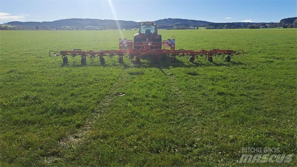 Kuhn GF 10802T Граблі і сінозворушувачі