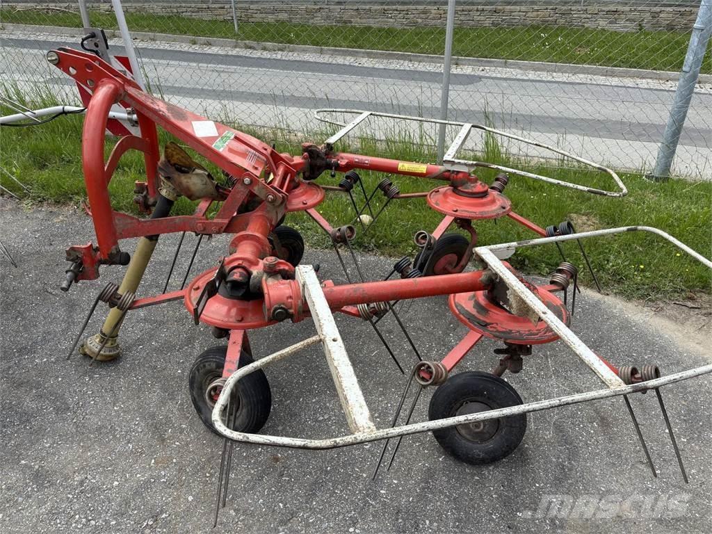 Kuhn GF 440 P Граблі і сінозворушувачі