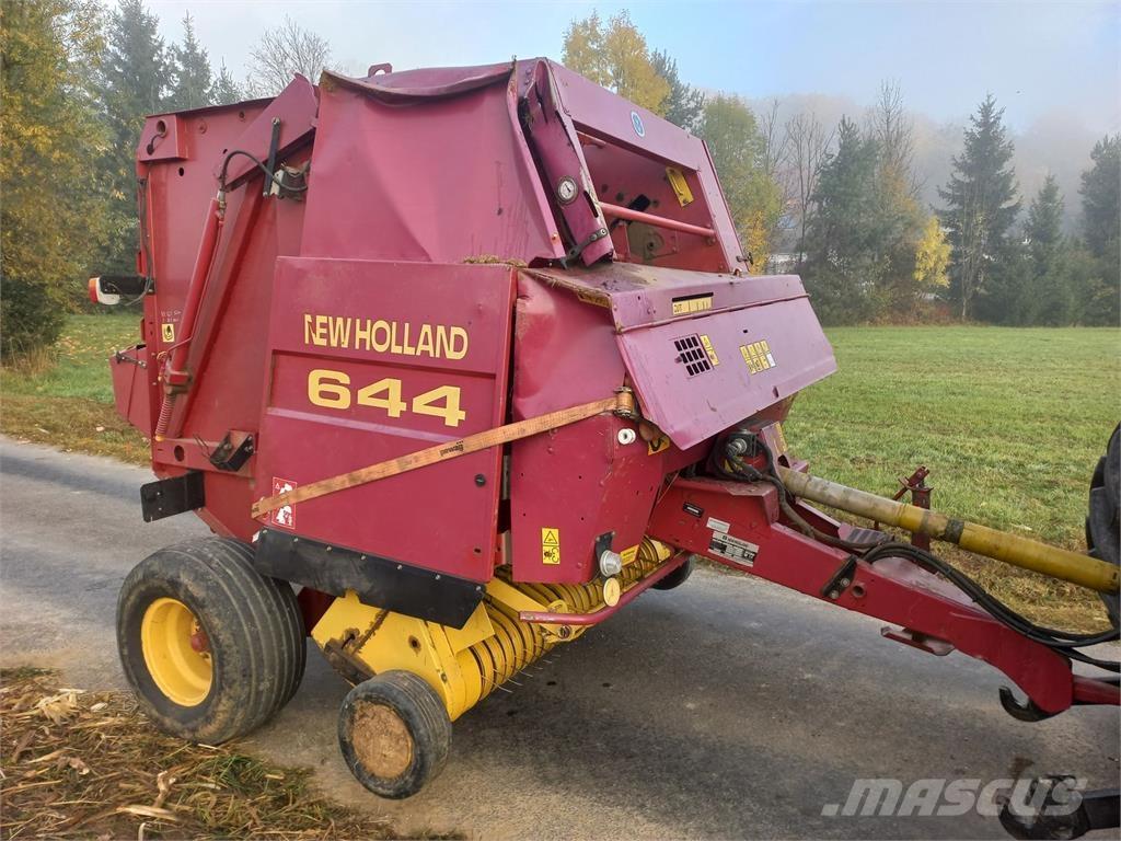 New Holland 644 Рулонні прес-підбирачі