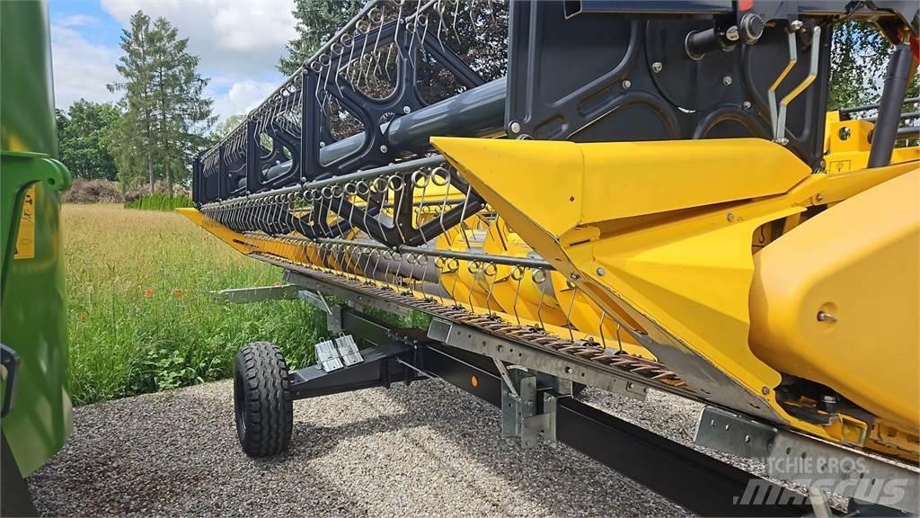 New Holland CX8040 Зернозбиральні комбайни