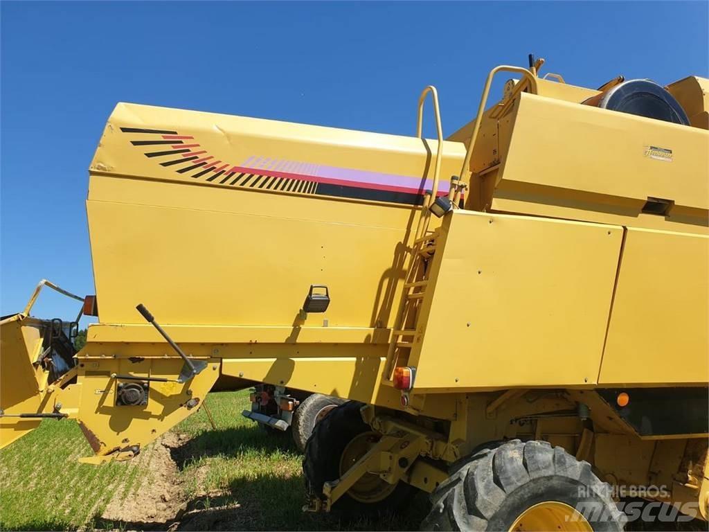 New Holland TX 65 Зернозбиральні комбайни
