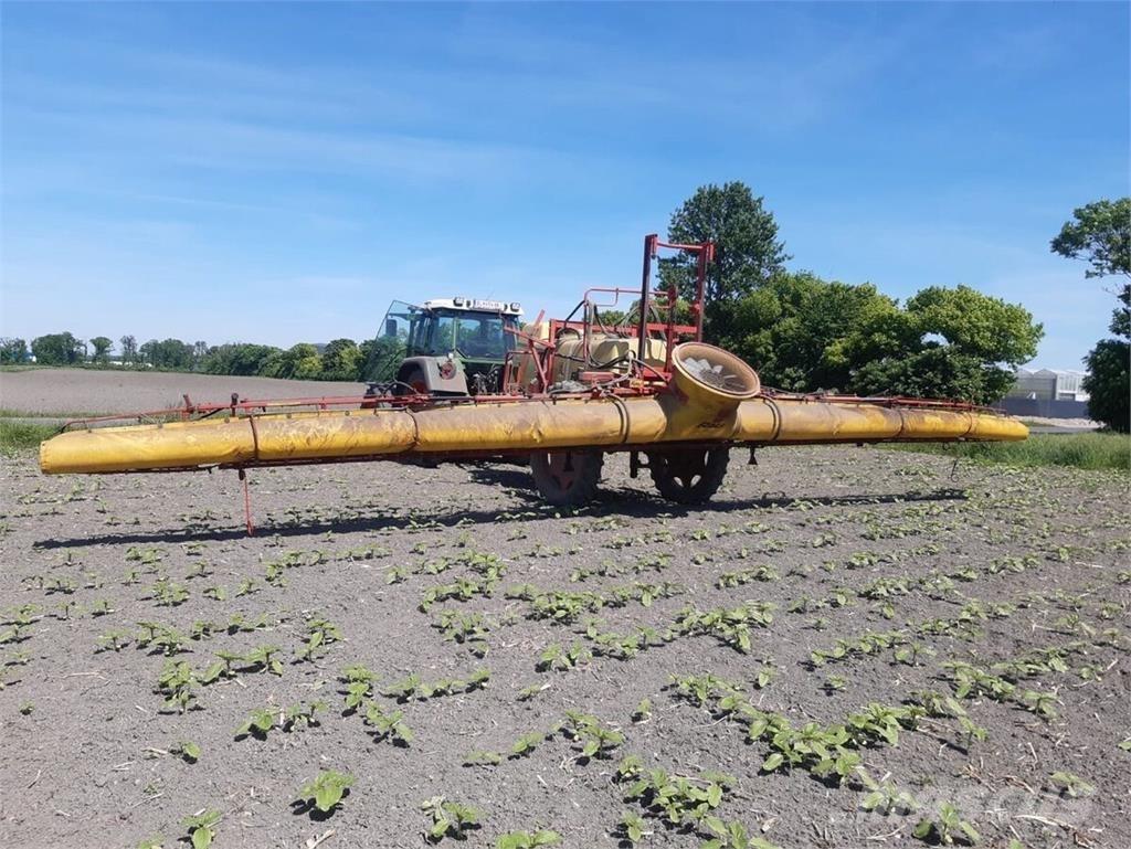 Rau 14 GU Причіпні обприскувачі