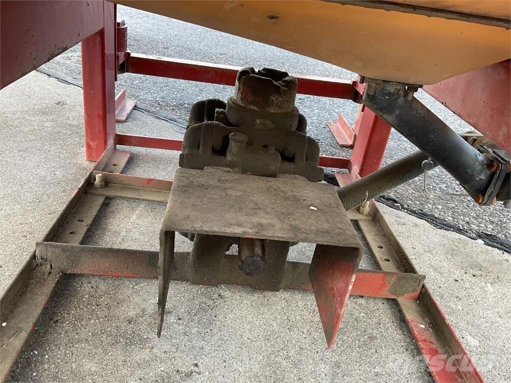 Rau D1 Причіпні обприскувачі