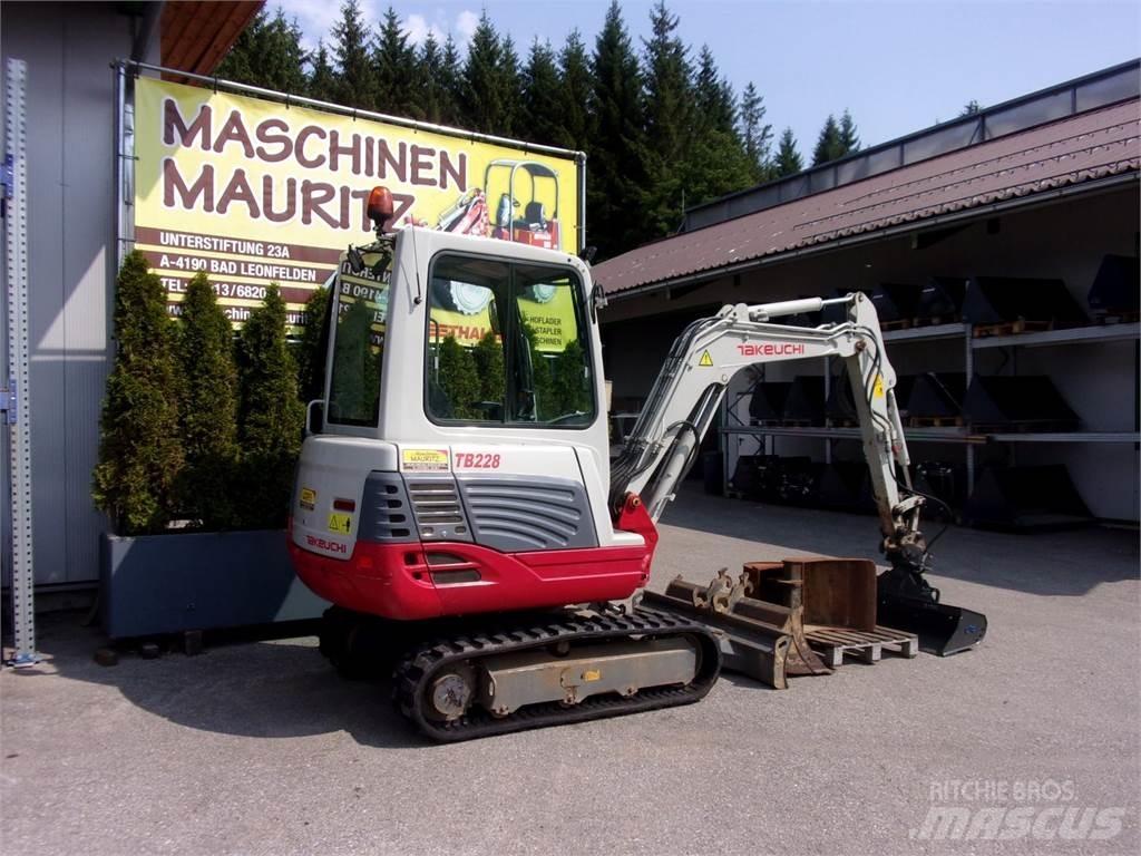 Takeuchi TB228 Міні-екскаватори < 7т
