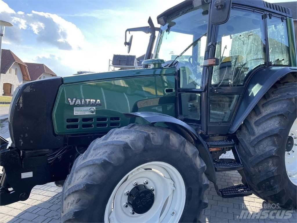 Valtra 6850 HiTech Трактори