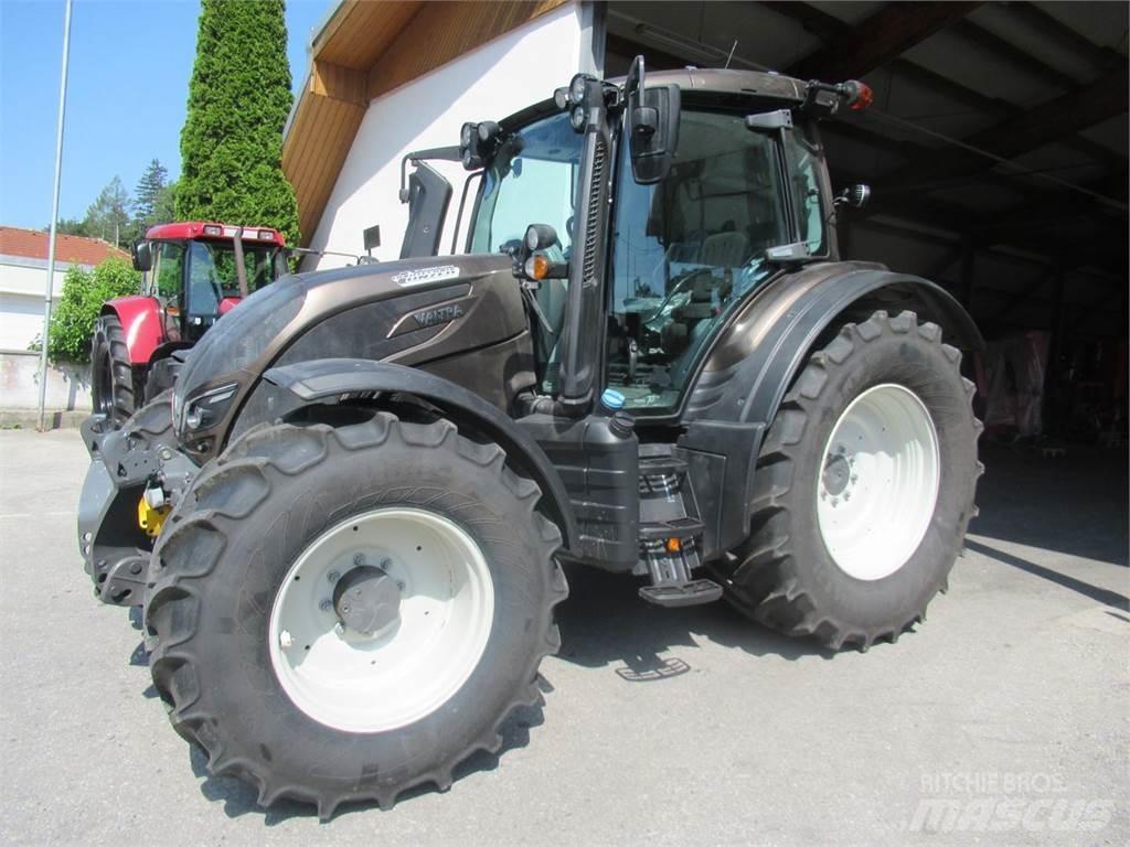 Valtra N134 (Stufe V) Трактори