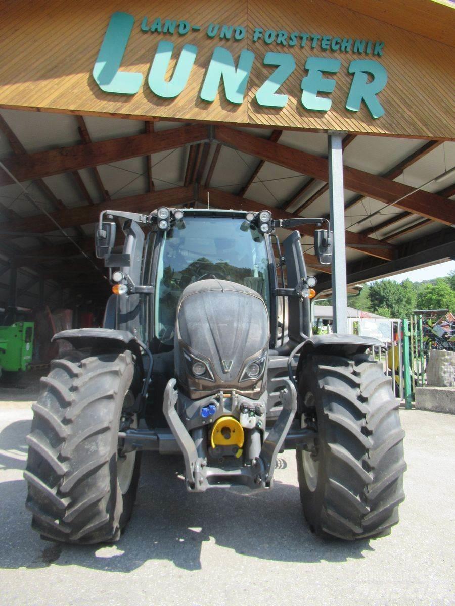 Valtra N134 (Stufe V) Трактори