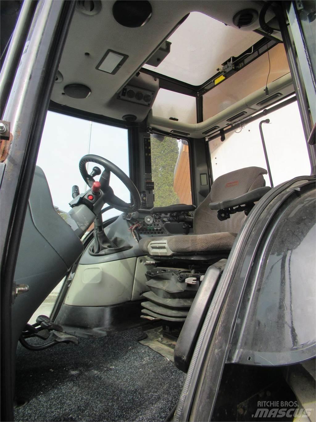 Valtra XM 130 Трактори