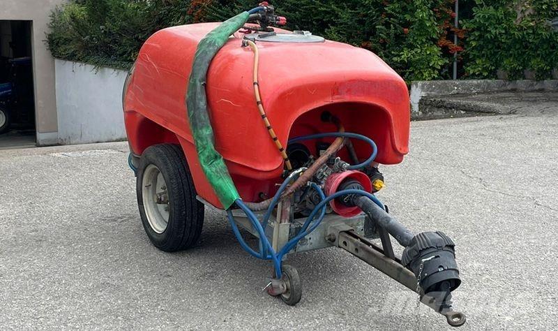 Vogel & Noot 800 L Причіпні обприскувачі