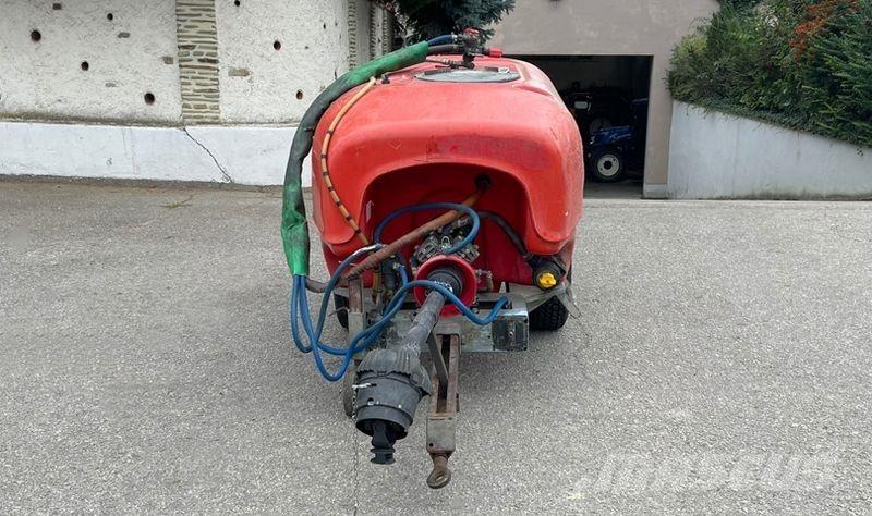 Vogel & Noot 800 L Причіпні обприскувачі