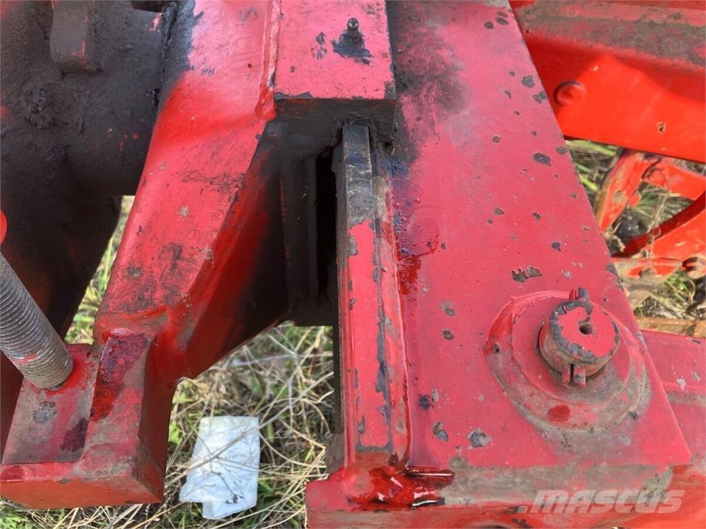 Vogel & Noot LM 820 Звичайні плуги
