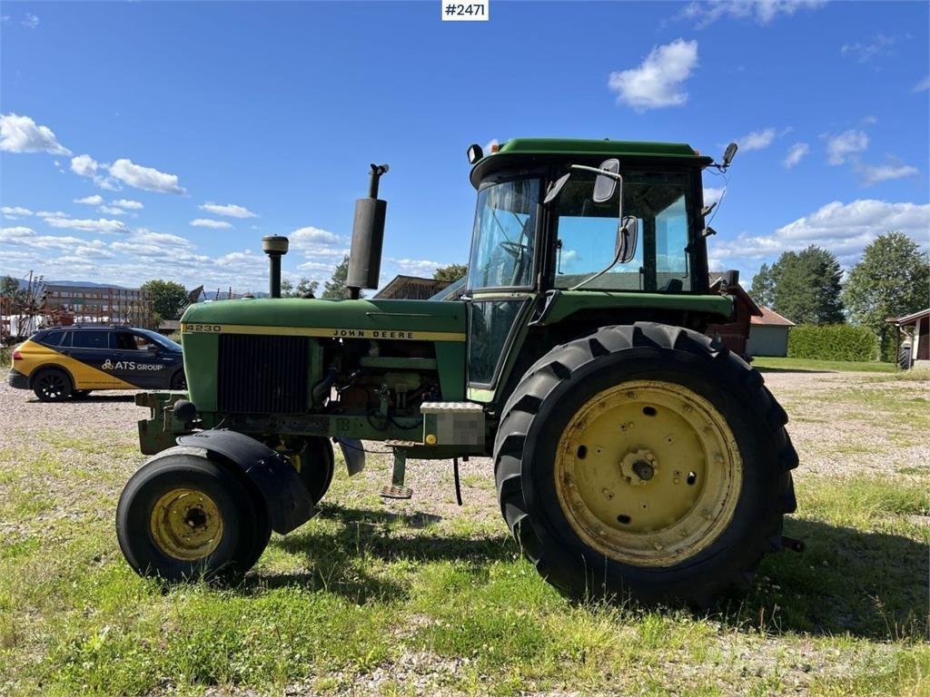 John Deere 4230 Трактори