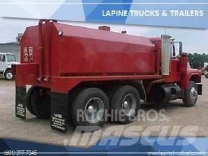 Mack R690ST Поливальні машини