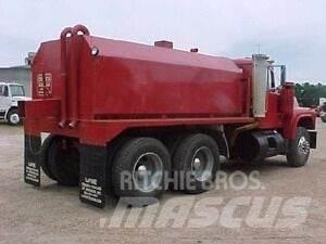Mack R690ST Поливальні машини