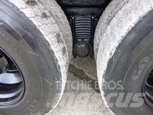 Mack RD688S Снігоочищувальні ножі та плуги