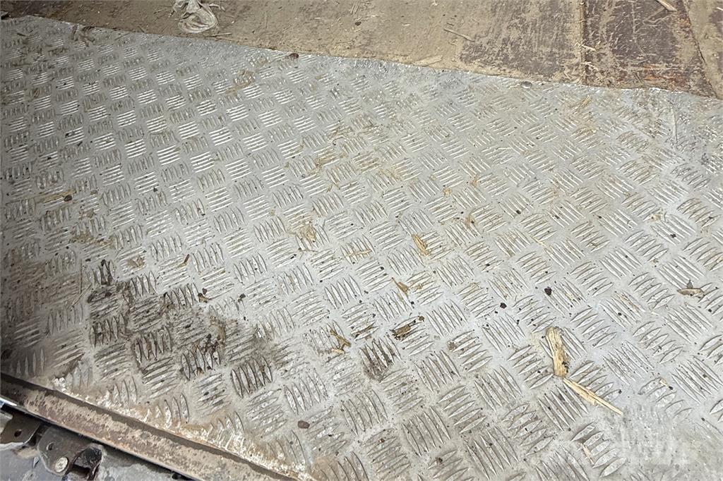 Kel-Berg 34 pl. MEGA Напівпричепи з кузовом-фургоном