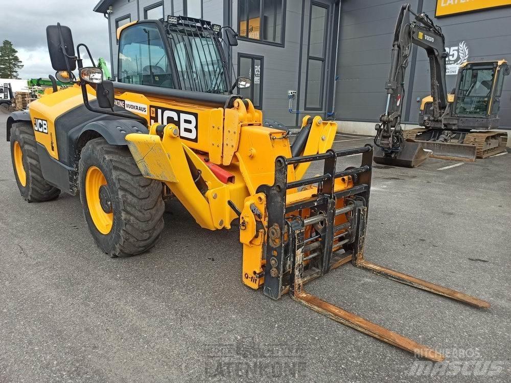 JCB 535-125 kurottaja Телескопічні навантажувачі