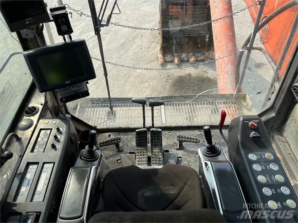 Hitachi EX2600-6 Колісні екскаватори