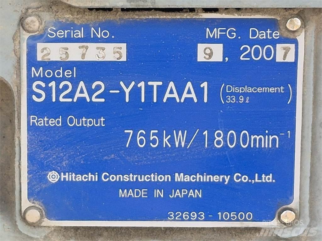 Hitachi S12A2-Y1TAA1 Двигуни
