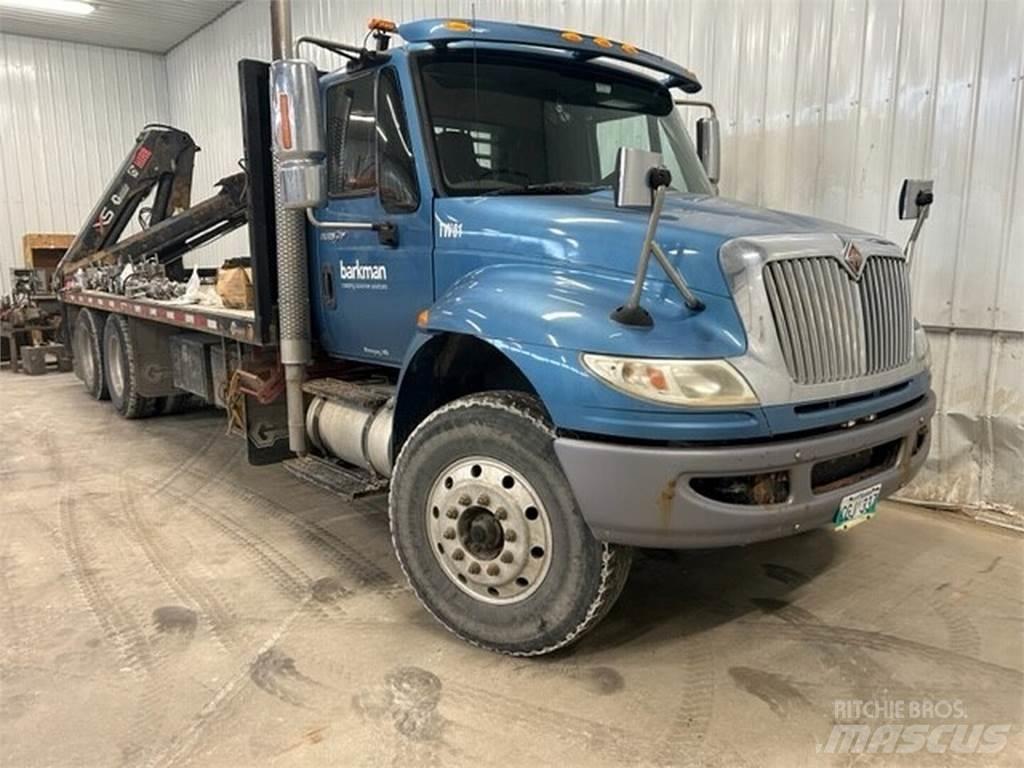 International 4900 Підсобні машини