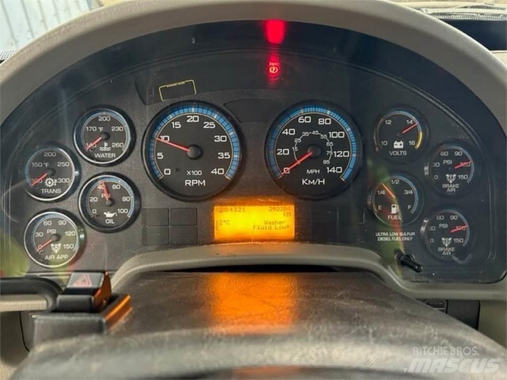 International 4900 Підсобні машини