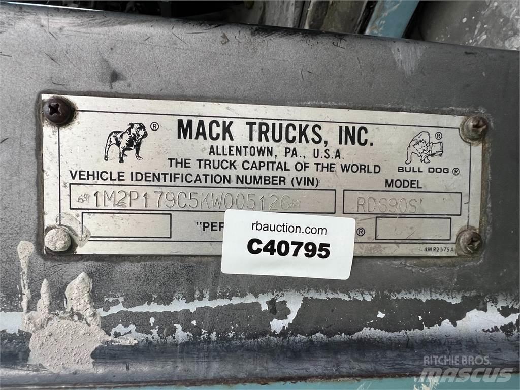 Mack RD690S Підсобні машини