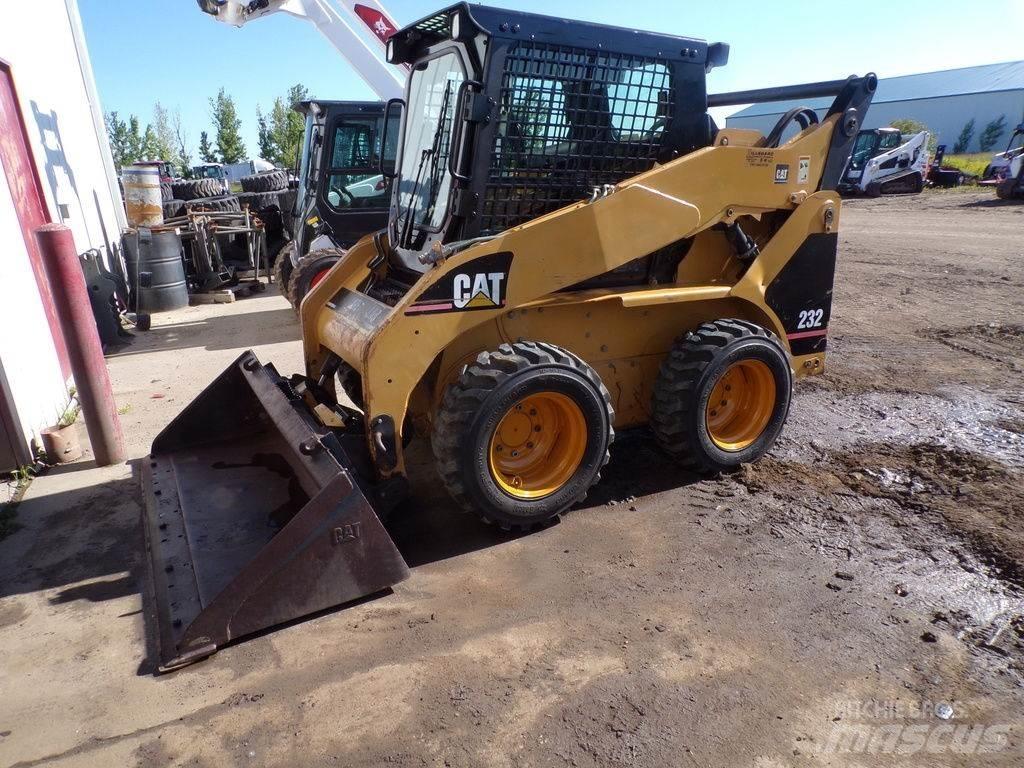 CAT 232 Міні-навантажувачі