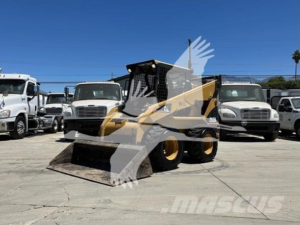 CAT 252B Міні-навантажувачі