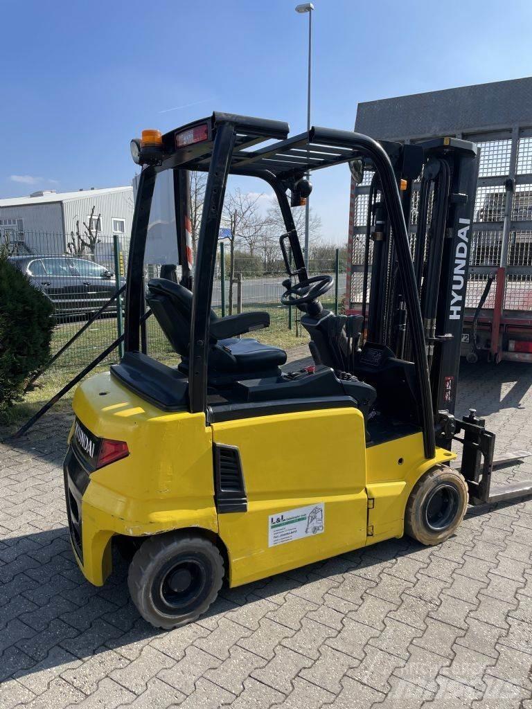 Hyundai 20 B - 9 Електронавантажувачі