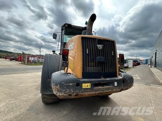 CASE 821G Фронтальні навантажувачі