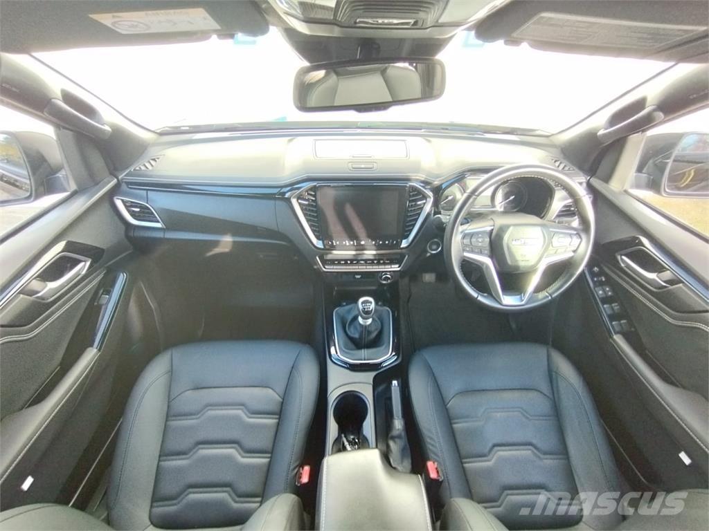 Isuzu V-Cross Пікапи / Бічне розвантаження