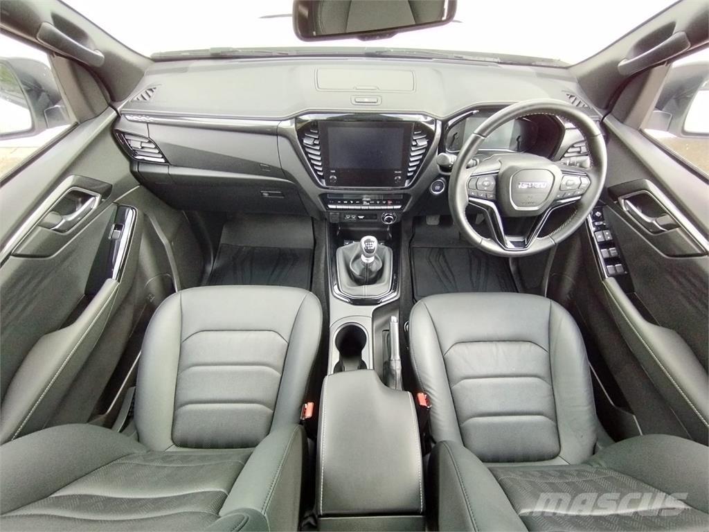 Isuzu V-Cross Пікапи / Бічне розвантаження