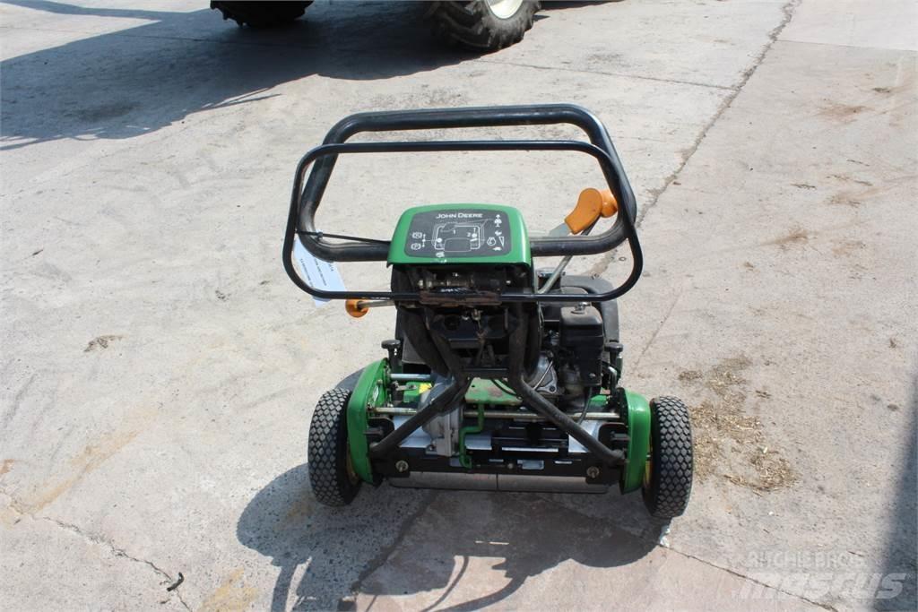 John Deere 220B Walk-behind косарка