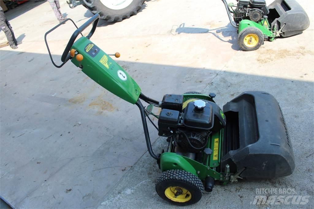 John Deere 220B Walk-behind косарка