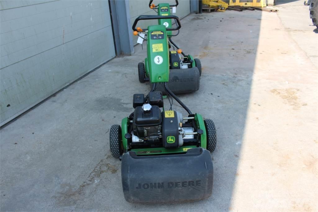 John Deere 220B Walk-behind косарка