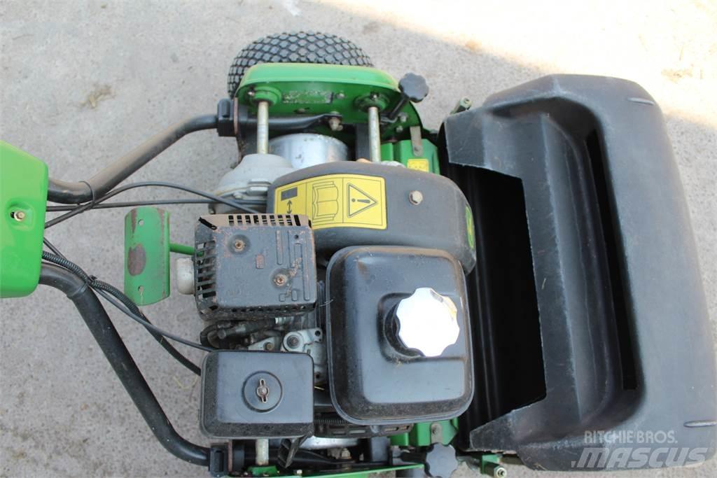 John Deere 220B Walk-behind косарка