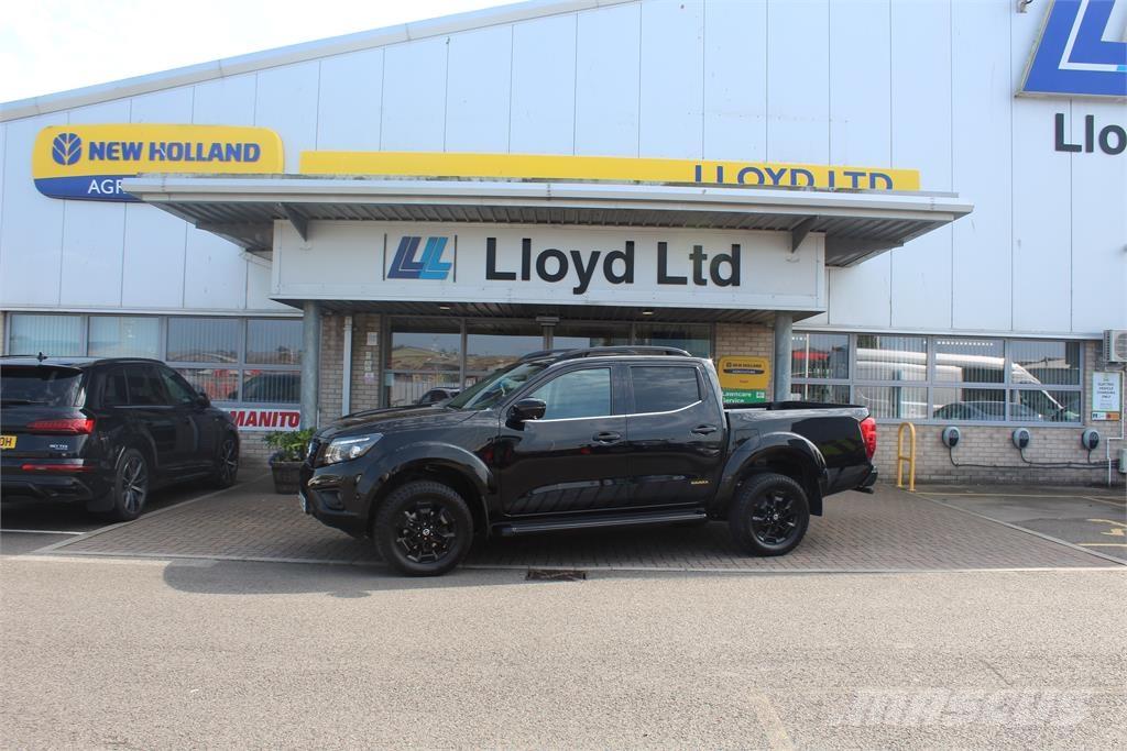 Nissan Navara Пікапи / Бічне розвантаження