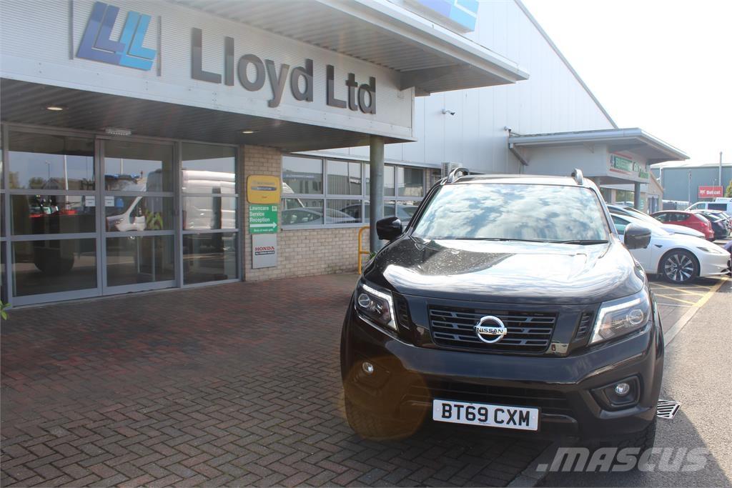 Nissan Navara Пікапи / Бічне розвантаження