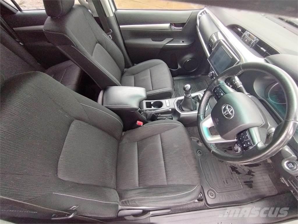 Toyota Hilux Пікапи / Бічне розвантаження