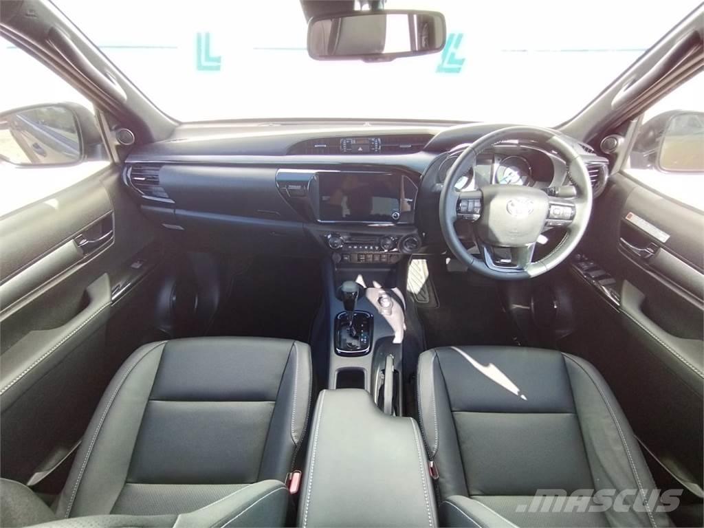 Toyota Invincible X Пікапи / Бічне розвантаження