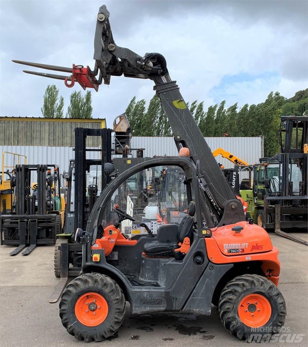 Ausa T144H Plus Телескопічний навантажувач